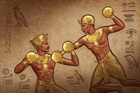 القفازات تدق أبواب الفراعنة.. الأهرامات تحتضن ليلة ملاكمة عالمية "استثنائية"